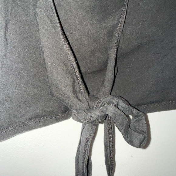 Brandy Melville Black Short Sleeve Tie Front Crop Blouse - Picture 4 of 5